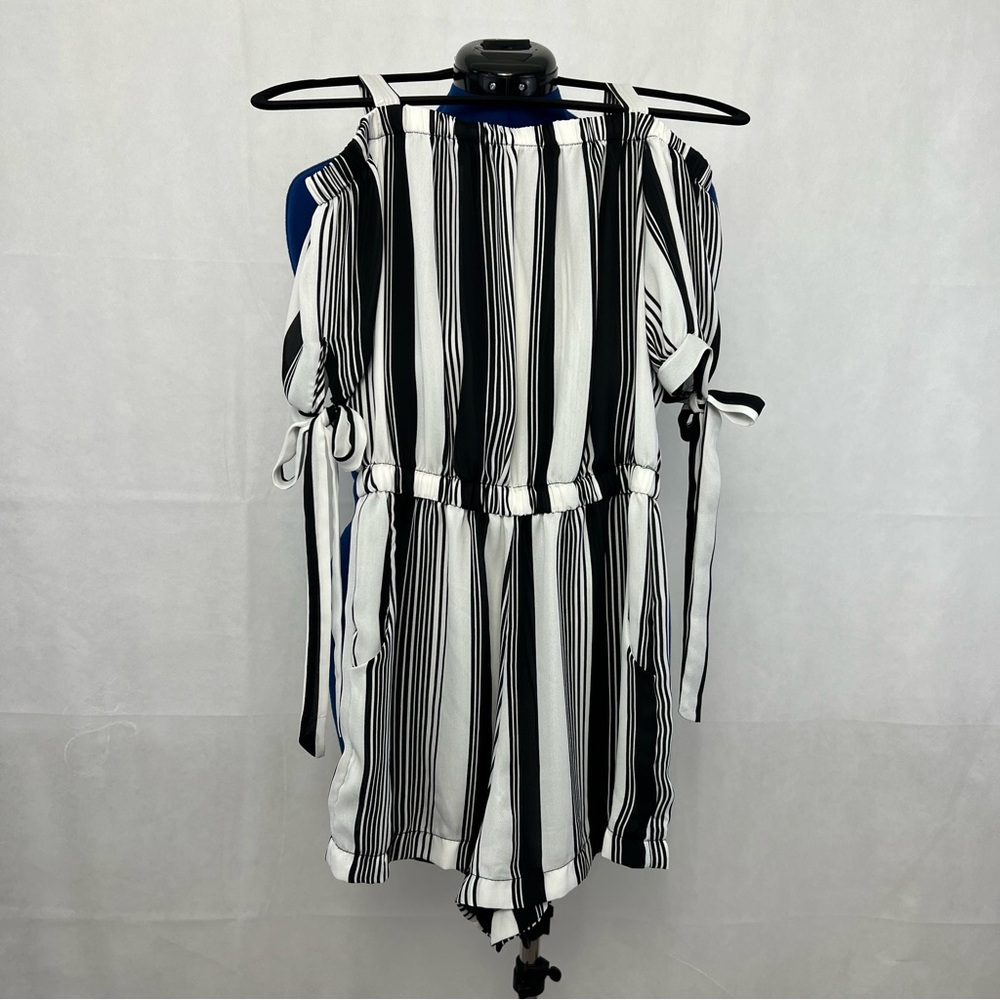 Stilettos Off-Shoulder Romper, Size: Small